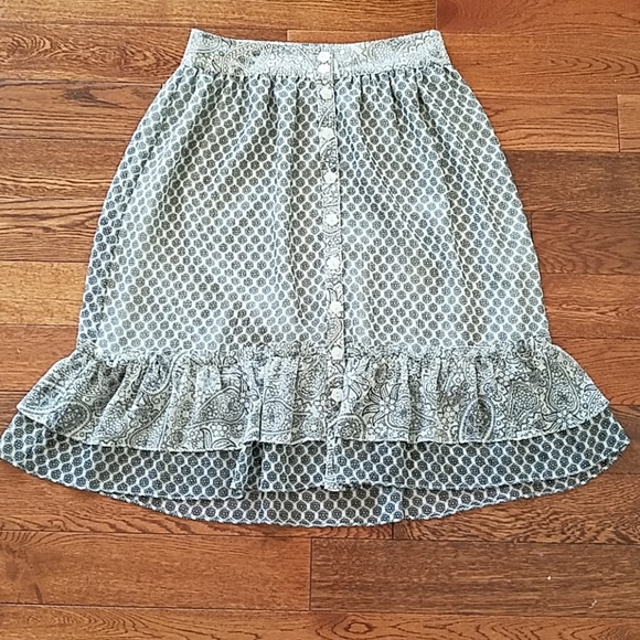 Double layer ruffle hem skirt with flower buttons - Picture 2 of 7